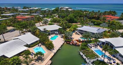 Waterfront Luxury Home With Pool and Boat Dock