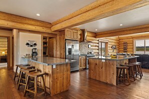 Chalet (5 Bedrooms) | Interior