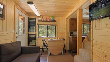 Chalet (2 Bedrooms) | Interior