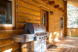 Interior - Lumberjack Lodge (Island Park)