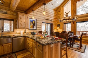 Interior - Lumberjack Lodge (Island Park)