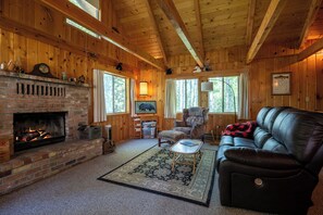 Chalet (2 Bedrooms) | Interior