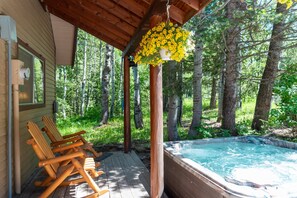 Chalet (2 Bedrooms) | Interior