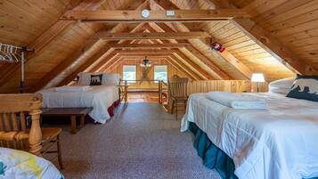 Chalet (2 Bedrooms) | Interior