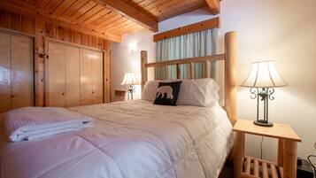 Chalet (2 Bedrooms) | Interior