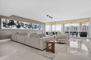Interior - Coastal Enclave Key Biscayne Oceanview w Pool (Key Biscayne)