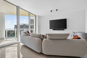 Interior - Coastal Enclave Key Biscayne Oceanview w Pool (Key Biscayne)