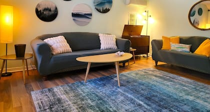 Private 2 bedroom cottage with fenced yard, firepit, sundeck, walk/bike to beach