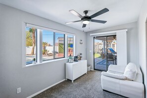 Smart TV, fireplace - Havasu's Charming Cholla (Lake Havasu City)