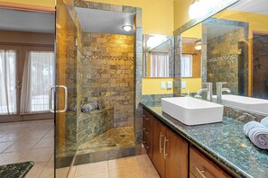 Shower, jetted bath, towels - Combat Ready for Pool Fun and Sun (Lake Havasu City)