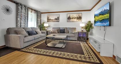 Cozy home in Buffalo suburb with, Air Cond, 3King Beds, Wi-Fi&Free Parking