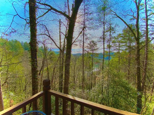 Moonlit Mountain: A peaceful escape to reconnect, unwind, and breathe deep