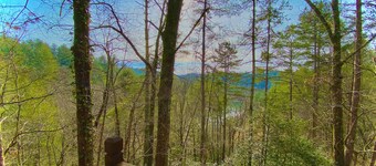 Moonlit Mountain: A peaceful escape to reconnect, unwind, and breathe deep