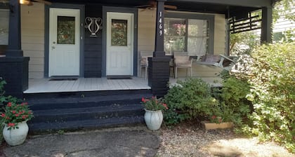 Adorable 1-bedroom Apartment in Vibrant East Atlanta