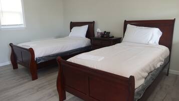 Basic Room, 2 Twin Beds | Free WiFi