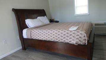 Basic Room, 1 Queen Bed | Free WiFi