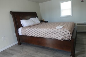 Basic Room, 1 Queen Bed | Gratis Wi-Fi