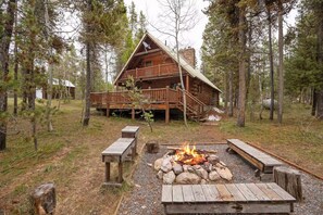 Property grounds - The Hailey Cabin | 30 min to Yellowstone, Fire Pit, & Family Friendly (Island Park)