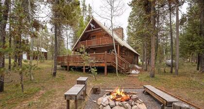 The Hailey Cabin | 30 min to Yellowstone, Fire Pit, & Family Friendly