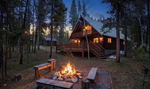 The Hailey Cabin | 30 min to Yellowstone, Fire Pit, & Family Friendly