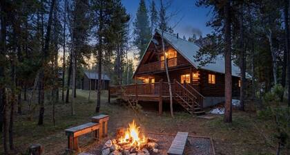 The Hailey Cabin | 30 min to Yellowstone, Fire Pit, & Family Friendly