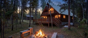The Hailey Cabin | 30 min to Yellowstone, Fire Pit, & Family Friendly
