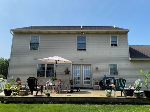 4-bedroom house in beautiful quiet Bird in Hand neighborhood