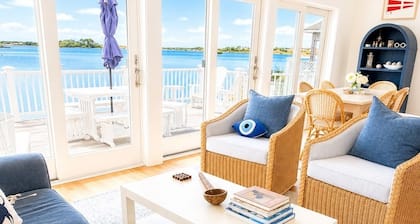 Stunning Waterfront Cottage, Classic Vineyard Living in Edgartown