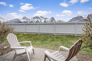 Property grounds - Spacious 2BR unit near DT Canmore & Banff (Canmore)