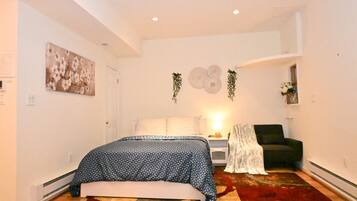 1 slaapkamer, een strijkplank/strijkijzer, wifi, beddengoed