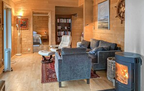 Fireplace - 3 bedroom stunning home in Tansøy (Tansøy)