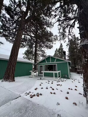Exterior - Home Sweet Cabin in Big Bear with Hot Tub (Big Bear)