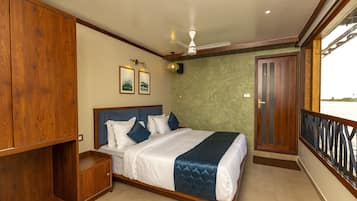 Luxury Double or Twin Room, 1 Bedroom, Lake View | Egyptian cotton sheets, premium bedding, minibar, individually decorated