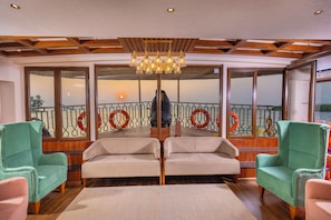 21-inch Smart TV with satellite channels, tablet - Riverine Kadavil Houseboat (Alappuzha)