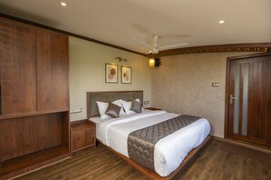 Habitación doble Deluxe, 1 habitación, vista al lago | Sábanas de algodón egipcio y ropa de cama de alta calidad 