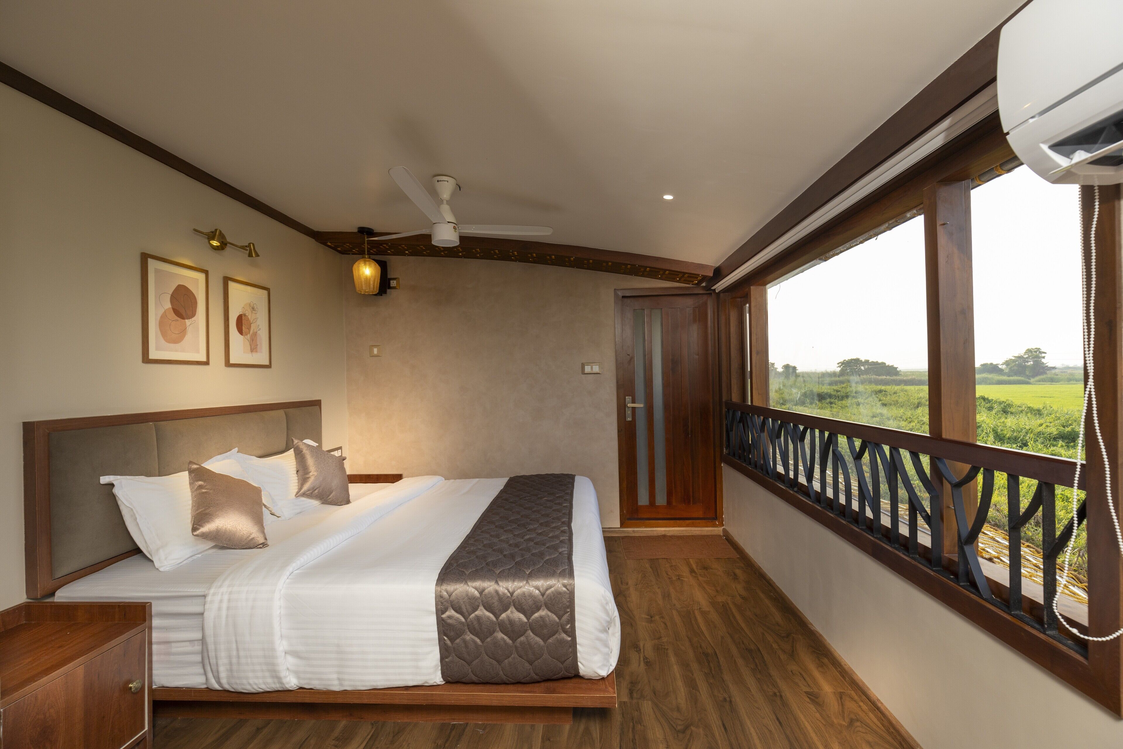 Luxury Double or Twin Room, 1 Bedroom, Lake View | Egyptian cotton sheets, premium bedding, minibar, individually decorated