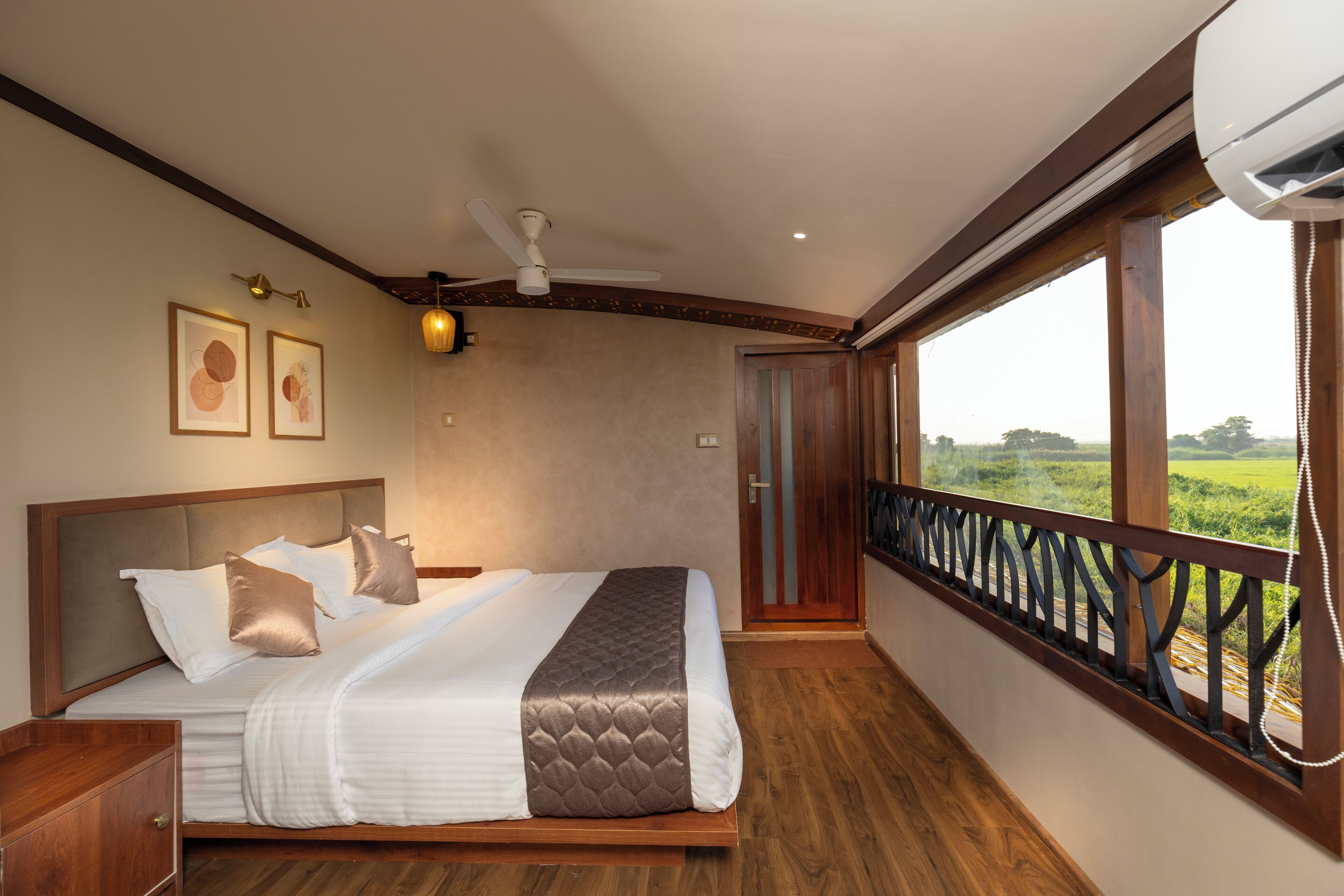 Premium Double Room, 1 Bedroom, Non Smoking, Lake View | Egyptian cotton sheets, premium bedding, memory foam beds, minibar