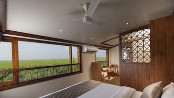 Suite Luxe, vue lac | Bureau, espace de travail pour ordinateur portable