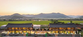 Hanok Pension Wanggyeong