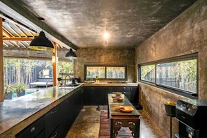 Fridge, stovetop, coffee/tea maker, toaster - Black Serpent 3BR Villa w/ Jacuzzi in Uluwatu (South Kuta)