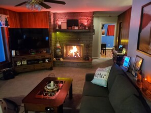 Smart TV, fireplace, computer monitors, printers - Sunset Over The Junction (Roscoe)