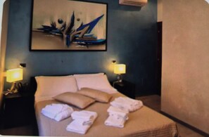 Iron/ironing board, WiFi, bed sheets - Suit only 5 minutes from the station (Roma)