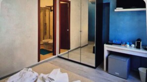 1 habitación, tabla de planchar con plancha, wifi y ropa de cama 