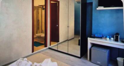 Suit only 5 minutes from the station