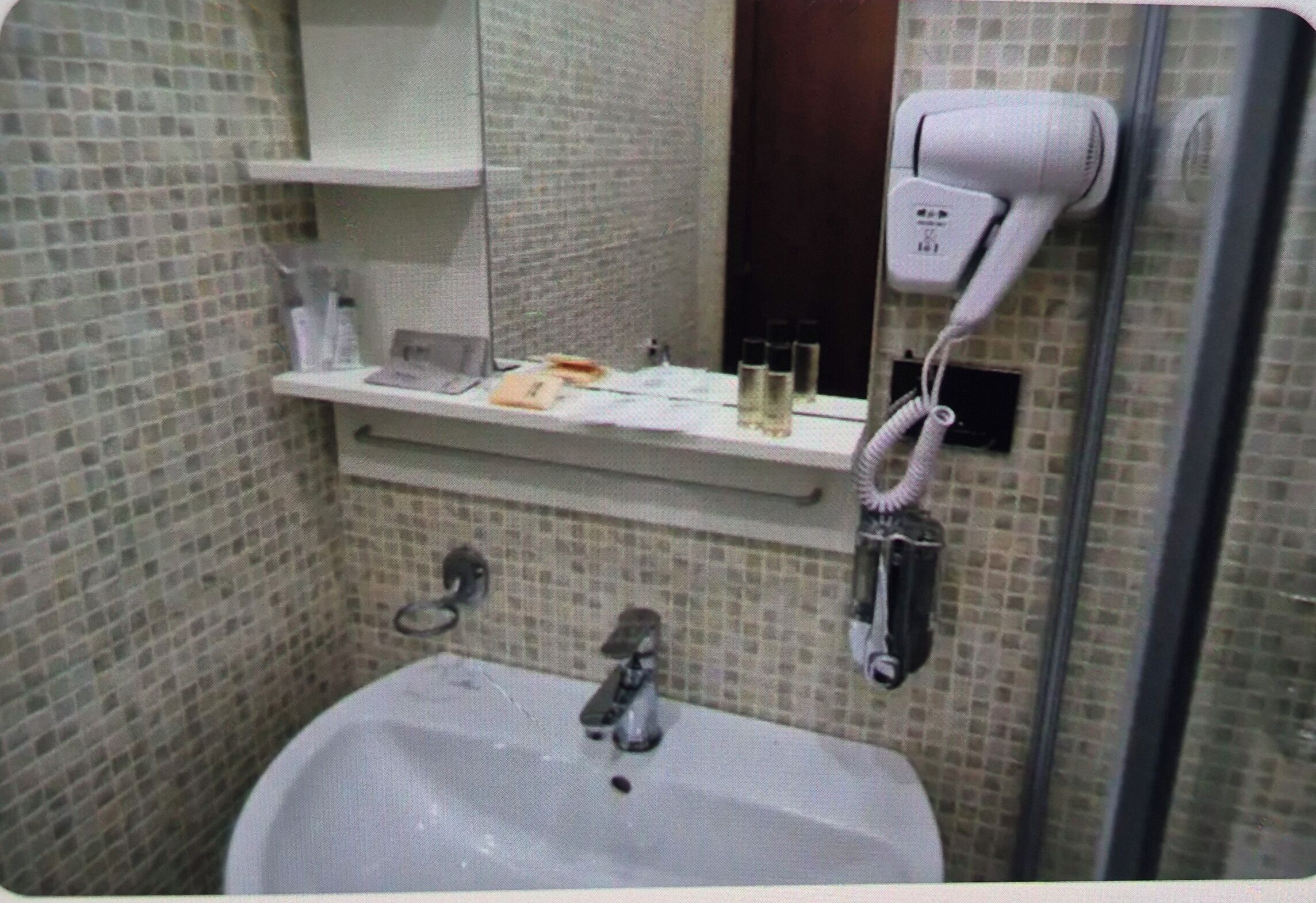 Dusche, Haartrockner, Bidet, Handtücher