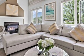 TV, fireplace - Rockies 3BR Townhome w/ Stunning Views + Near DT! (Canmore)