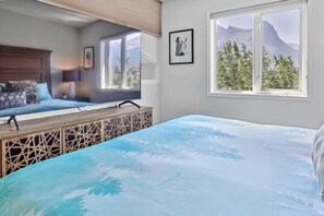 3 bedrooms, iron/ironing board, free WiFi, bed sheets - Rockies 3BR Townhome w/ Stunning Views + Near DT! (Canmore)