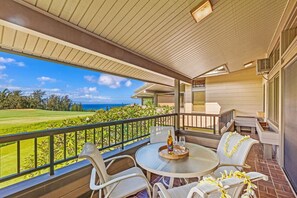 Outdoor dining - Kapalua Ridge 2321 Upper-Level Villa on the Golf Course with Ocean Views (Lahaina)