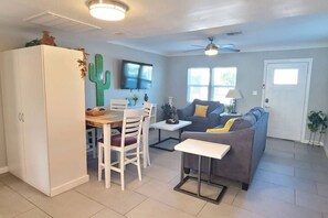 Interior - Charming Apt Downtown Phoenix Historic Patio (Phoenix)