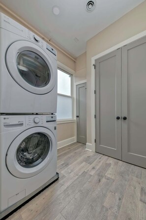 Interior - Light-filled Adventure Loft (Roanoke)